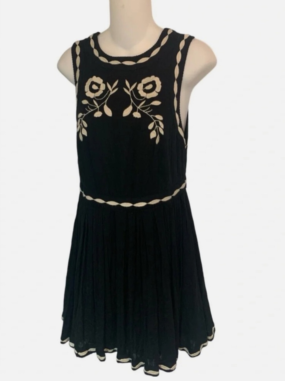 Free People Birds of a feather dress. Folk. Size 6. Mini. - Picture 2 of 10